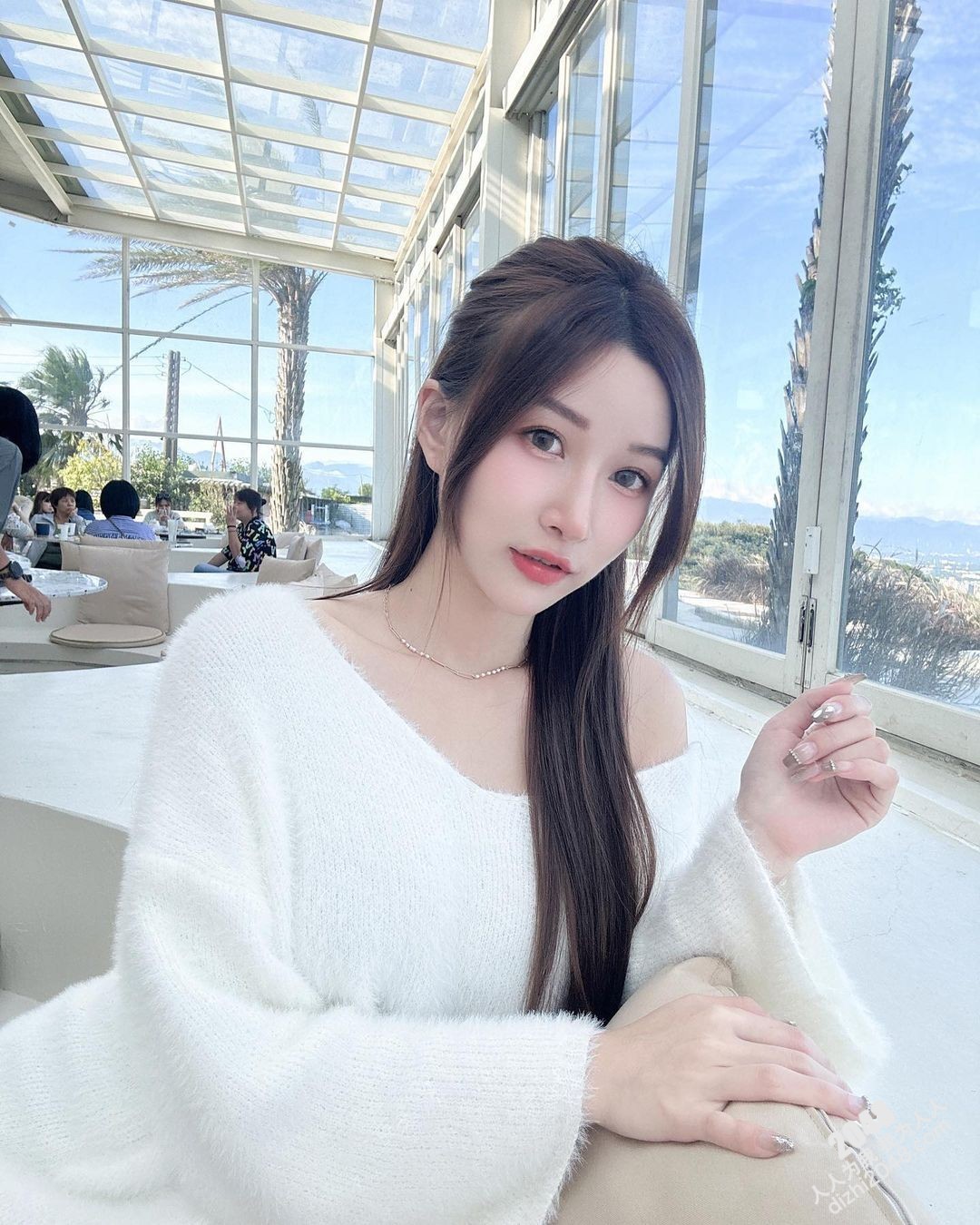 正妹「妮娜張張」傲人曲線 美照白皙性感好吸睛  (10P)