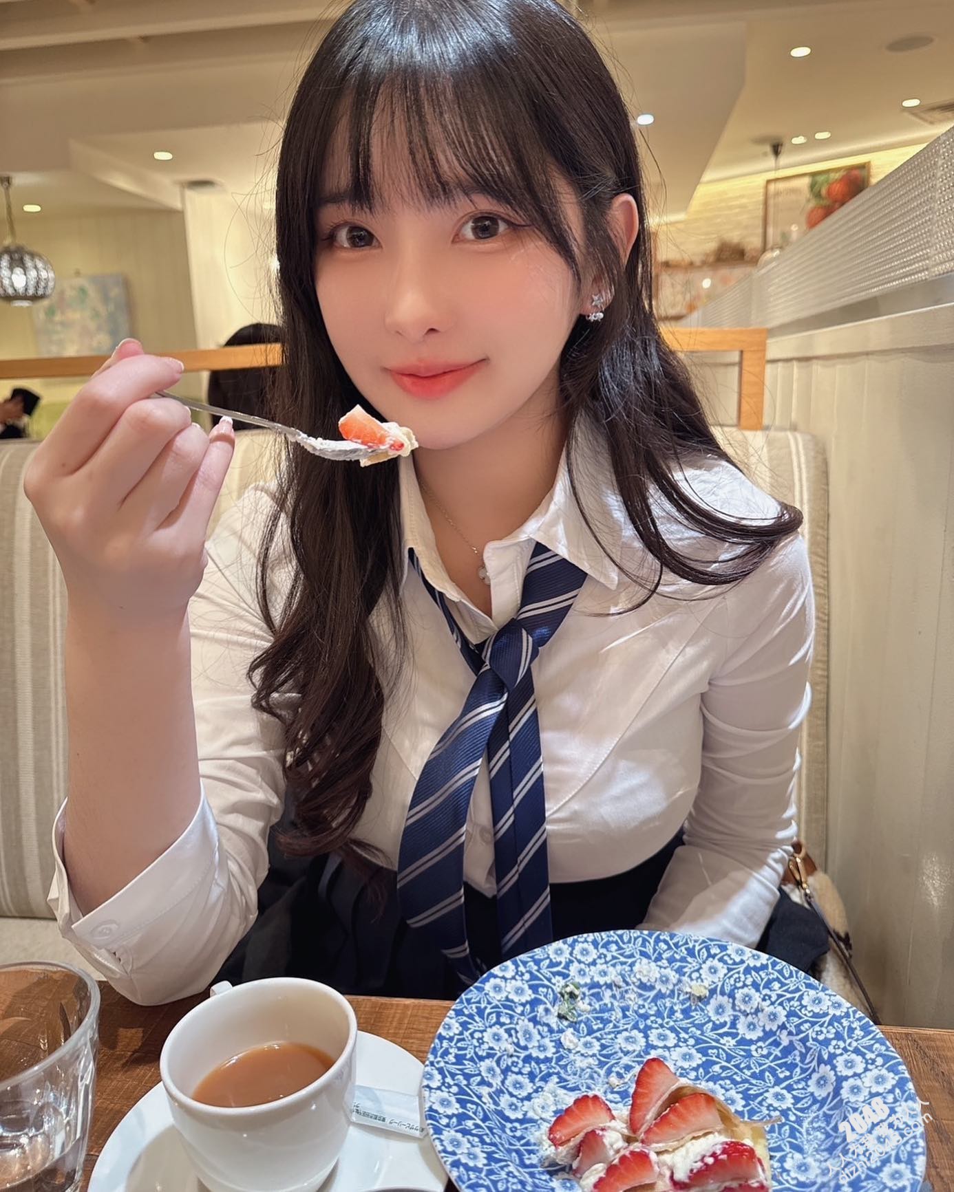 惹火女神「依梨」顏值高又甜 養眼美胸看了令人振奮  (10P)