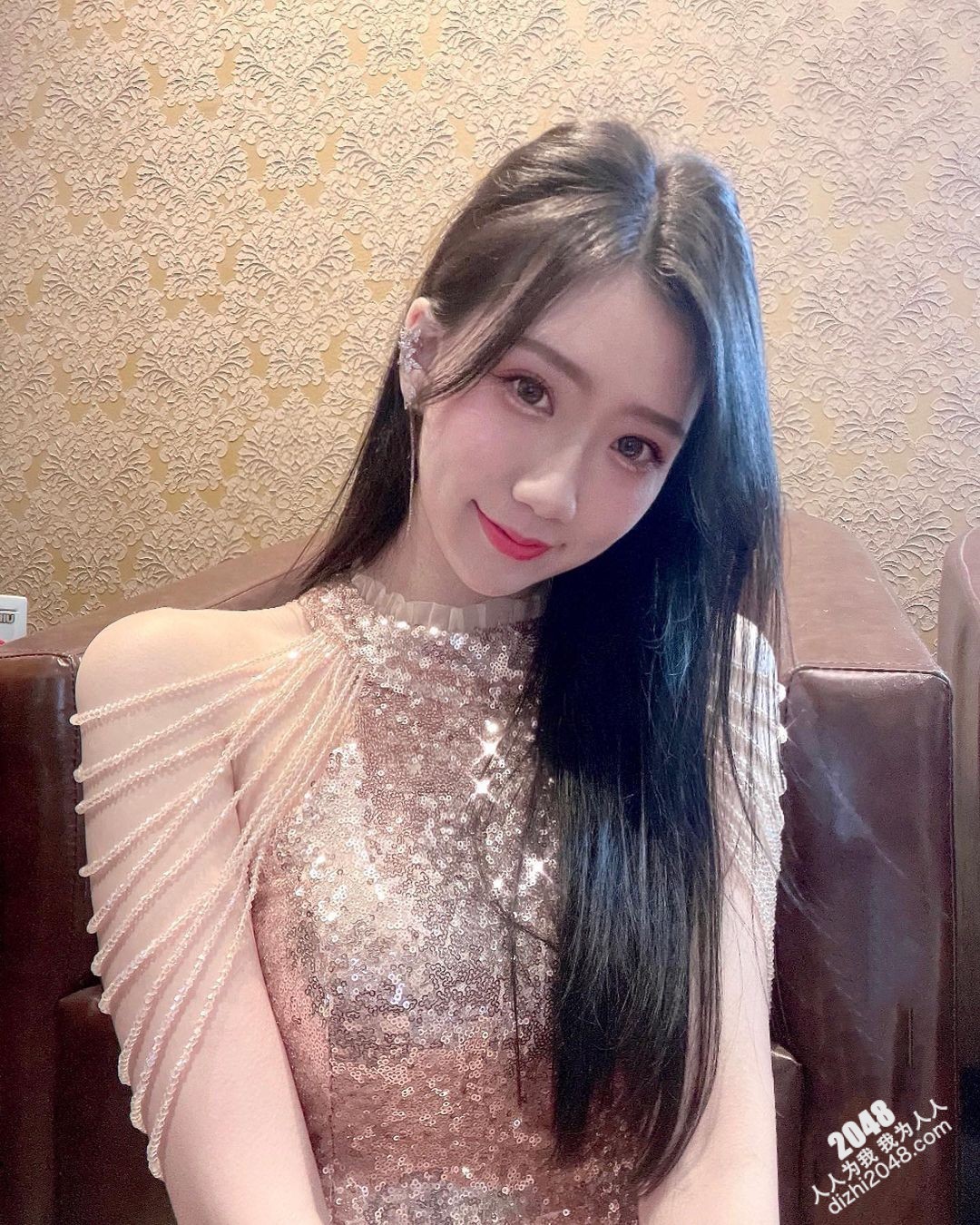 氣質女孩「小倢zora」火辣身材曲線一覽無遺 誘惑粉絲的心  (10P)