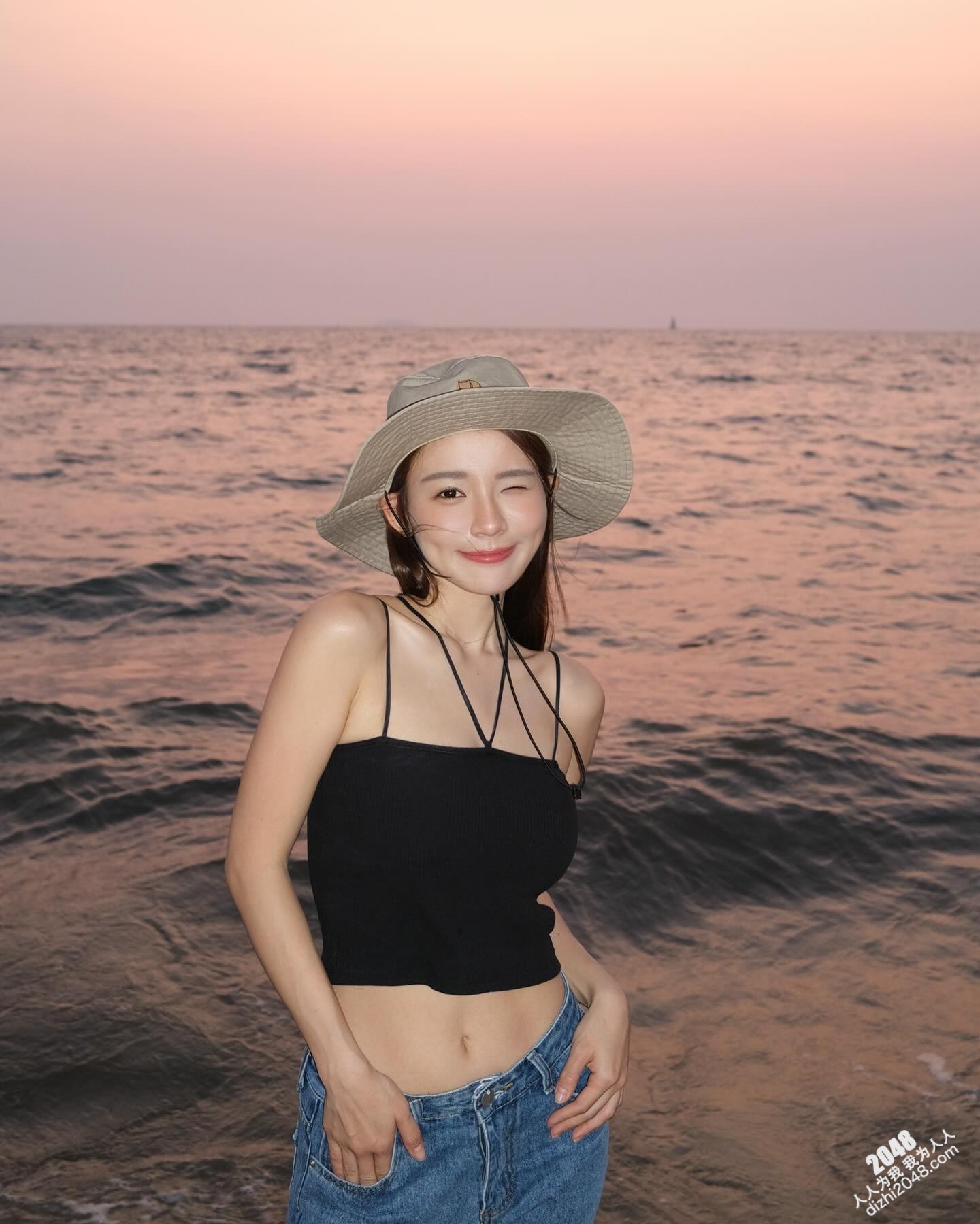 女神「林莎」清甜五官及傲人身材.......火辣正翻了  (10P)