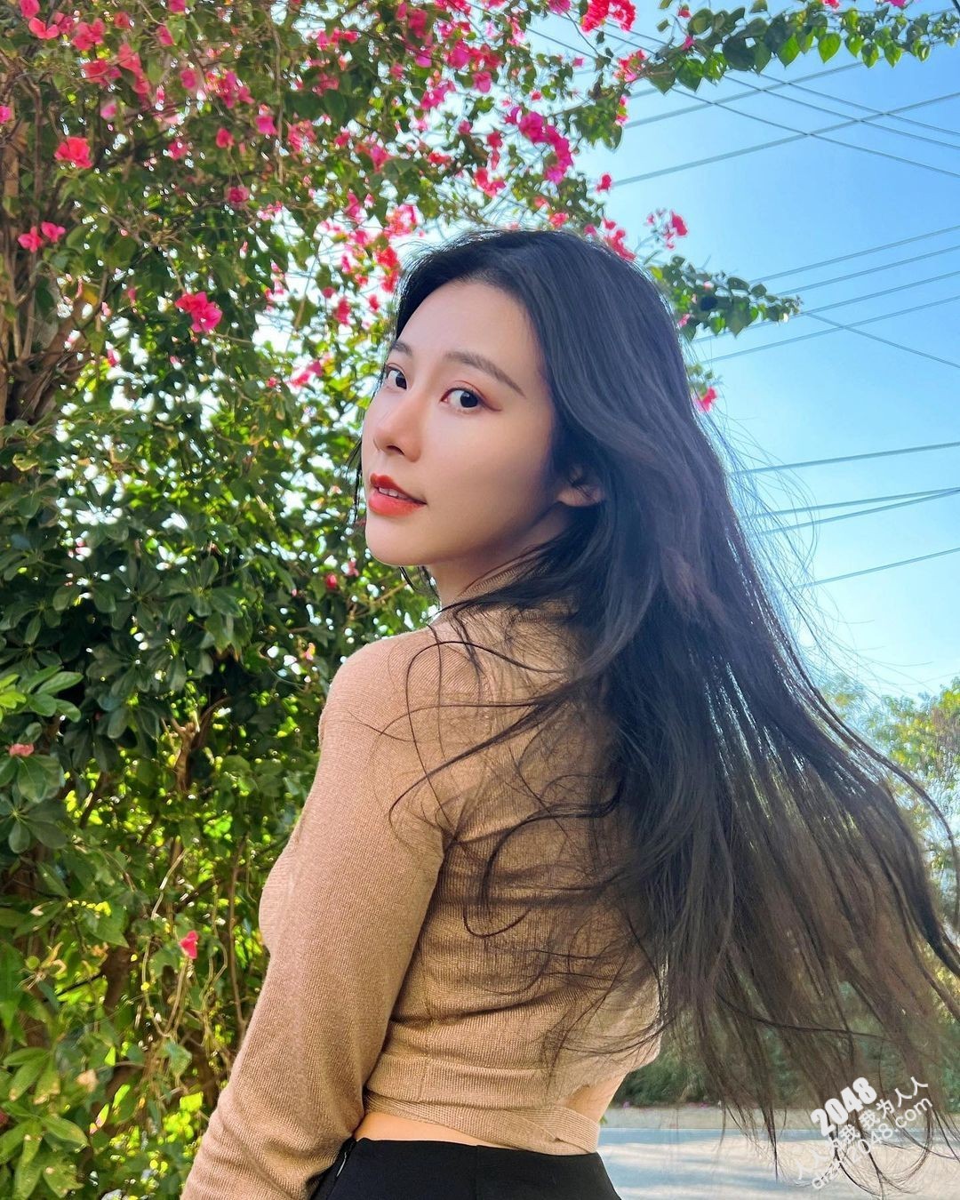 正妹「張香香」甜美臉蛋搭配性感腰身 極致完美火辣  (10P)