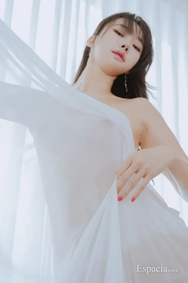 妩媚美女Inah内衣薄纱居家媚态迷人